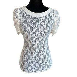 KARLIE- WOMEN’S LACE FLORAL PUFF
SLEEVE TOP